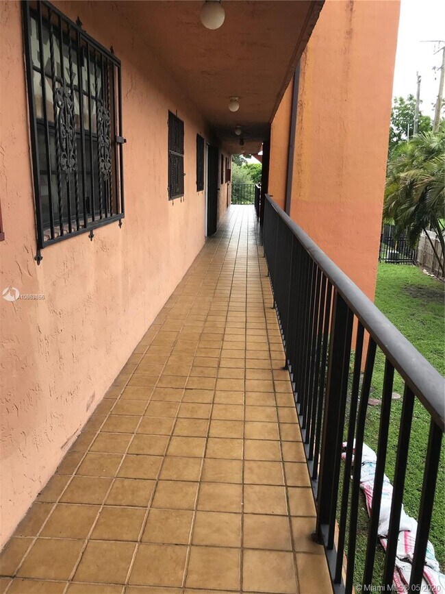 Foto del edificio - 1471 W 43rd Pl