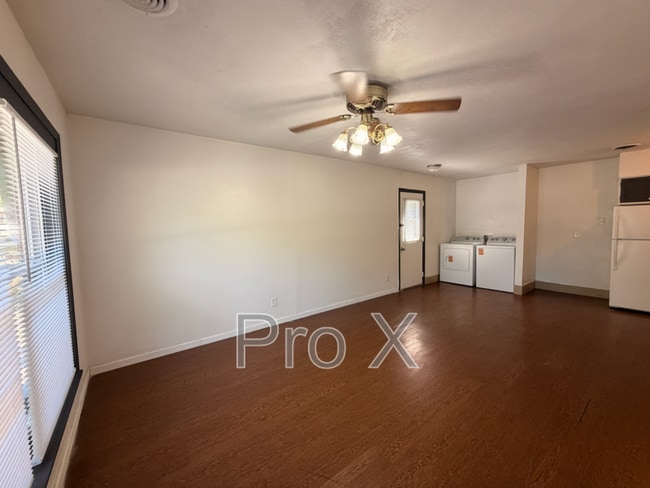 Building Photo - 217 E Adobe St