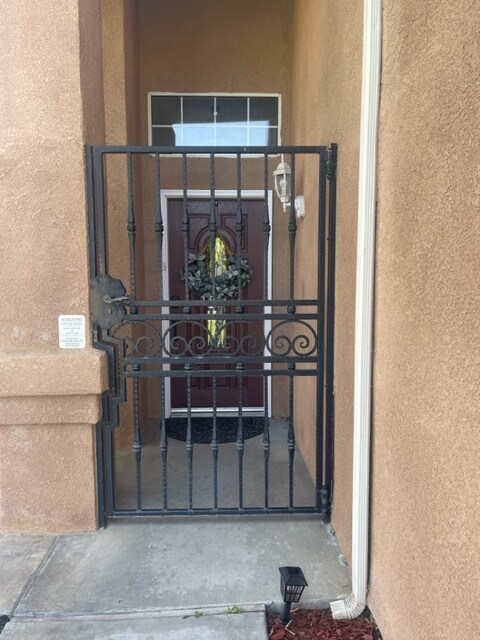 Foto del edificio - 7501 Canyon Clover Dr