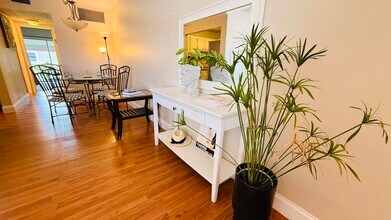 Building Photo - 2102 Lake Osborne Dr