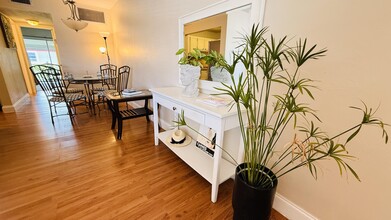 Building Photo - 2102 Lake Osborne Dr