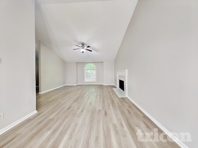 Building Photo - 5450 Bridle Dr