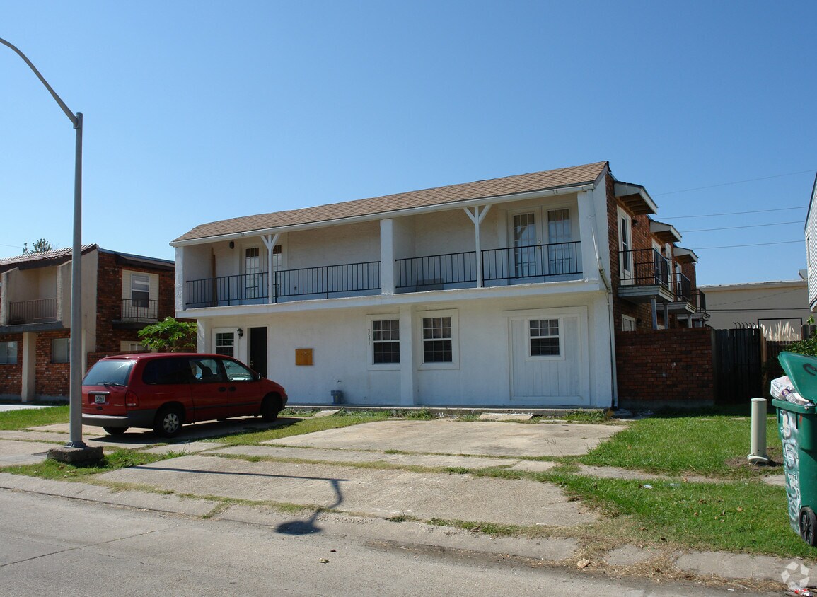 Primary Photo - 3517 Martinique Ave