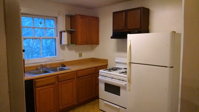 Kitchen - 2345 Broadway St