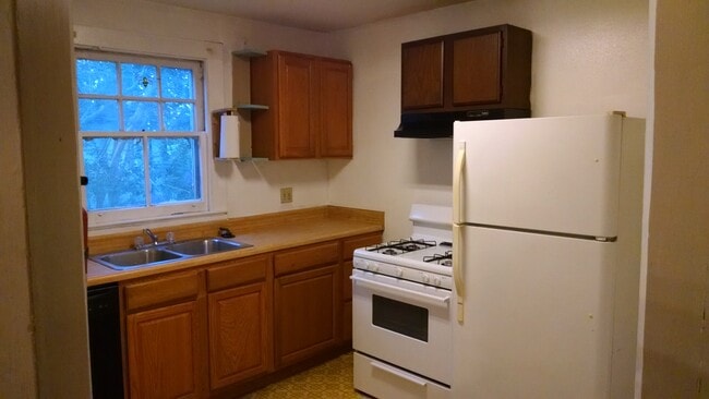 Kitchen - 2345 Broadway St