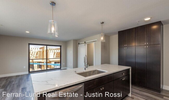 Building Photo - 2 br, 2.5 bath House - 3082 Cashill Blvd