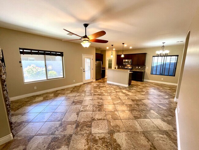 Building Photo - Elegant 3 Bedroom, 2 bathroom Home in Legacy Ranch Neighborhood in Central Kingman!