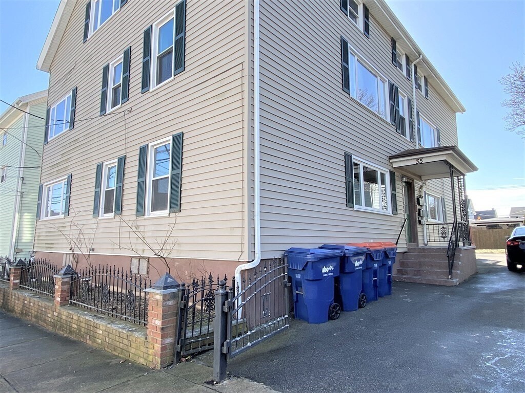 35 Aetna St Unit 1F, Fall River, MA 02724 Room for Rent in Fall River