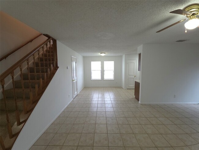 Foto del edificio - 7126 Deer Creek Ct