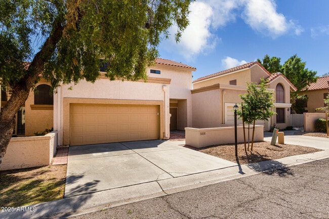 Building Photo - 2085 N Sunset Dr