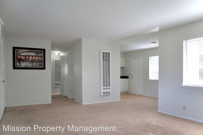 Building Photo - 3 br, 1.5 bath House - 300 Mayten Way