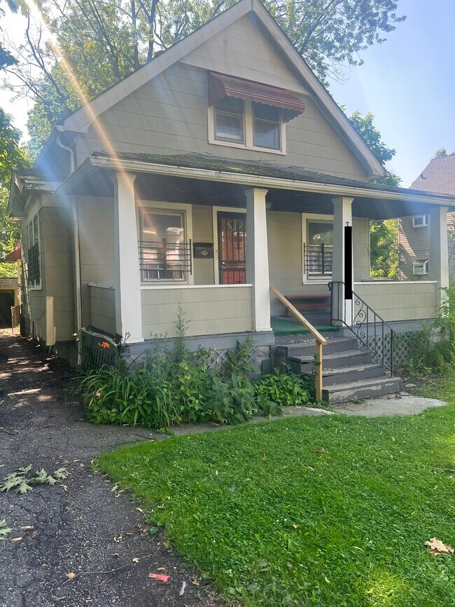 Foto del edificio - 3046 E 126th St