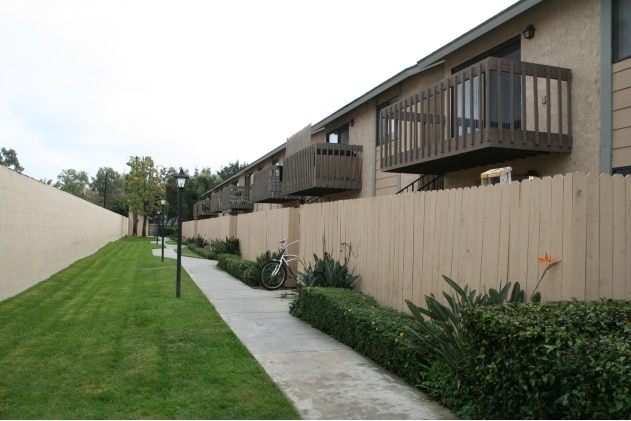 Building Photo - Holder Garden Apartments