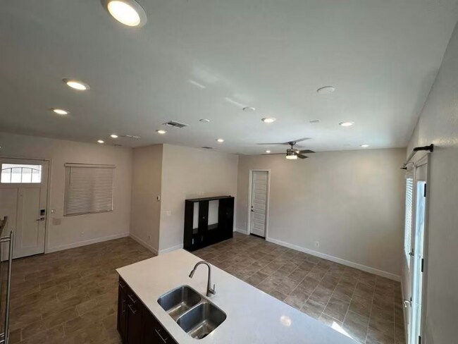 Building Photo - 6219 S 25th Pl