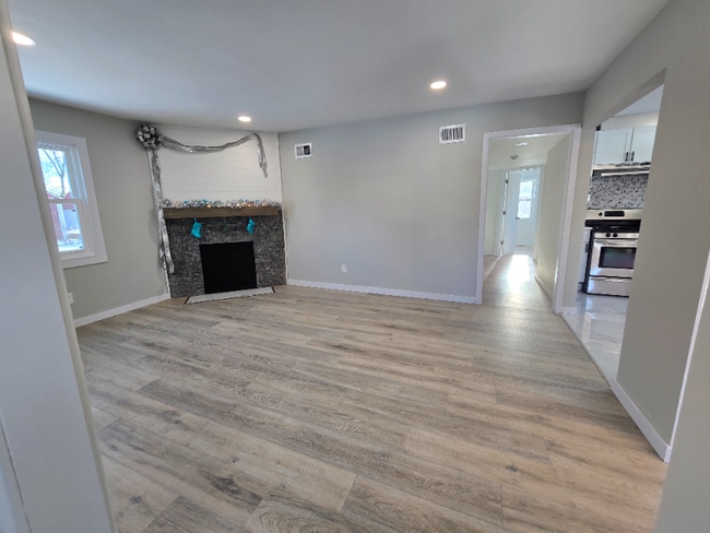 Building Photo - 20628 Alger St