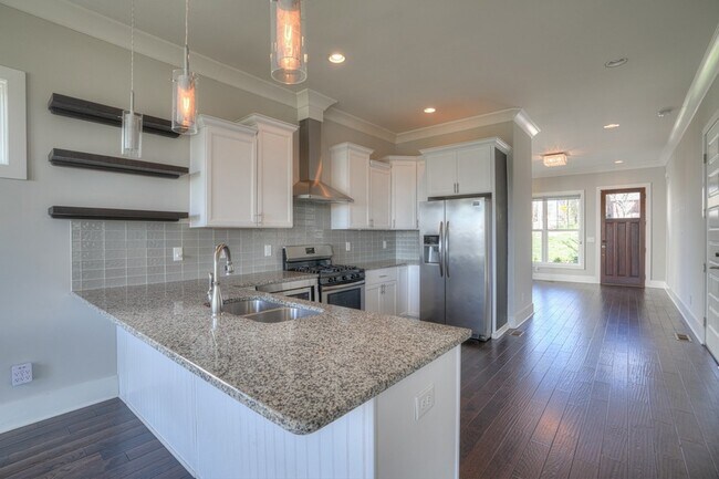 Foto del edificio - 908 Youngs Ln