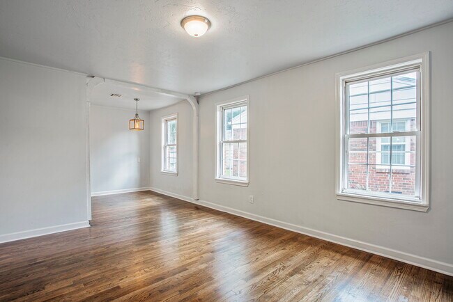 Foto del edificio - 1105 E Lockheed Dr