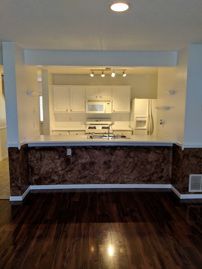Building Photo - 6071 Brice Park Dr