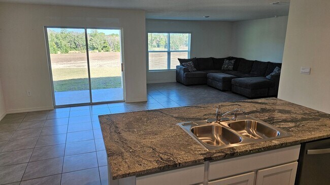 Building Photo - Spacious 4BR Golf Course Home in Beverly H...