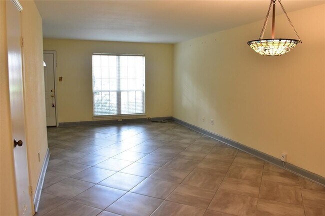Building Photo - 6410 Del Monte Dr