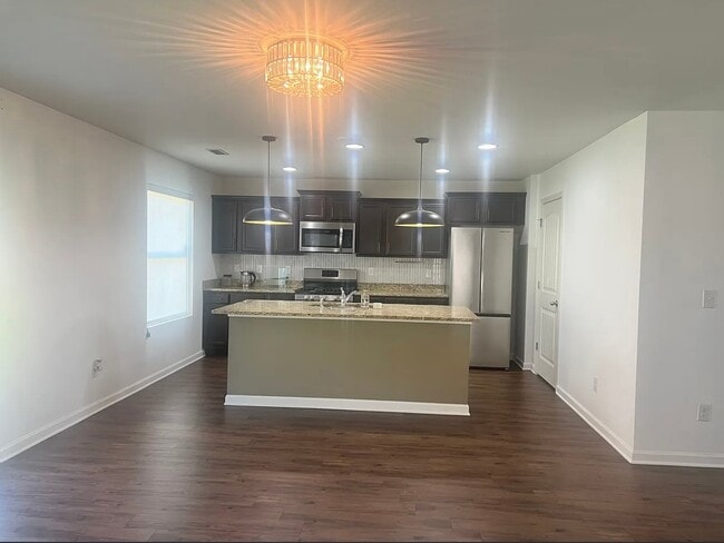 Foto del edificio - 4599 Woodford Cir