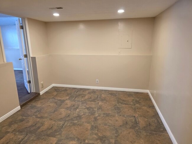 Building Photo - 8827 Gorgoza Dr