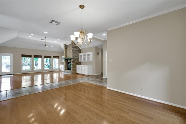 Building Photo - 3303 Pine Chase Dr