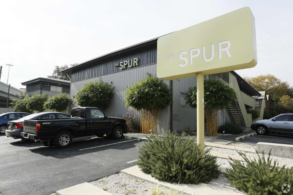 Primary Photo - The Spur