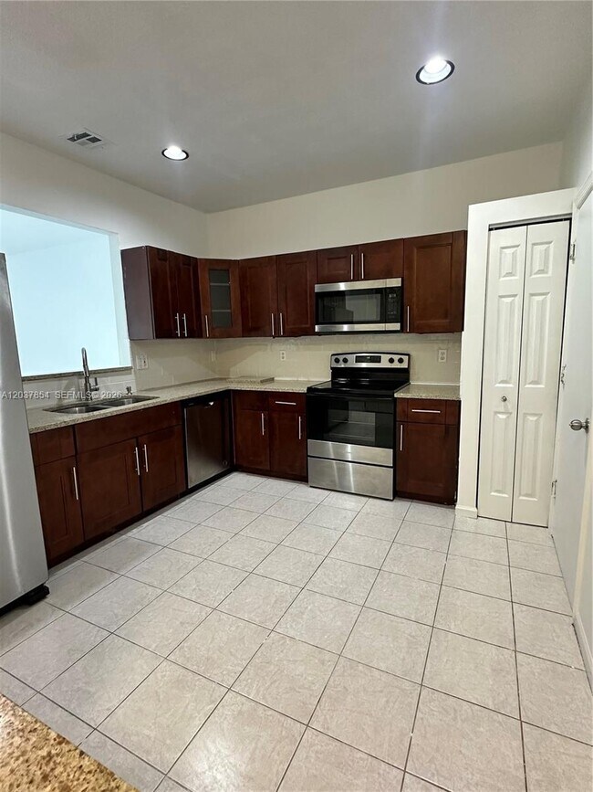 Foto del edificio - 5541 NW 90th Terrace