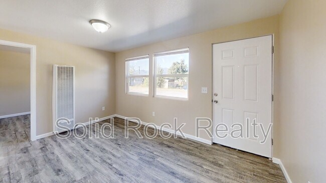 Building Photo - 2405 E St Vrain St