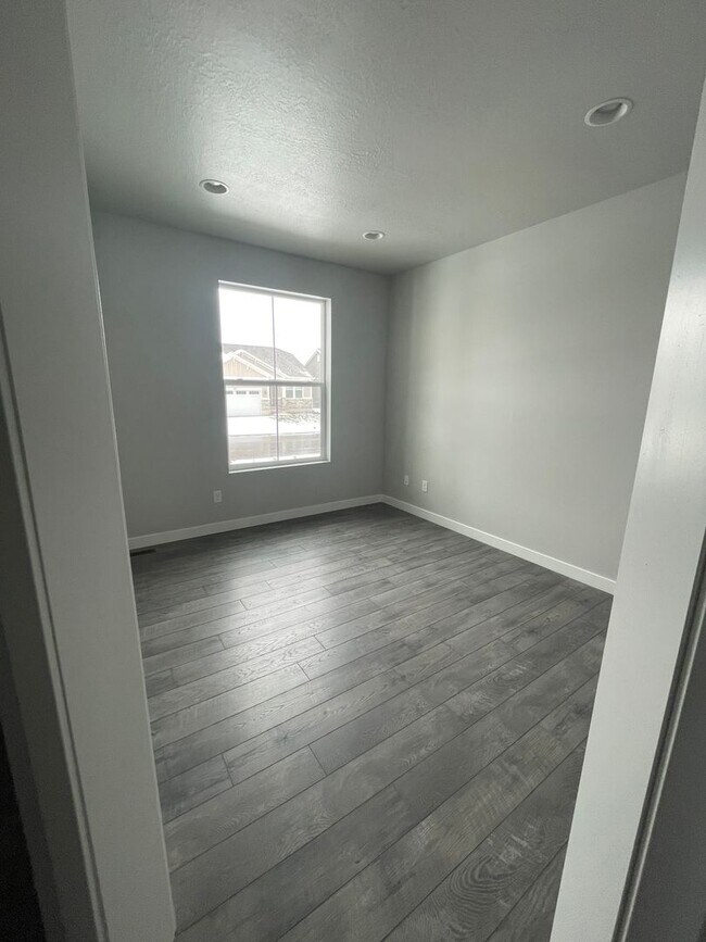 Building Photo - GORGOUS