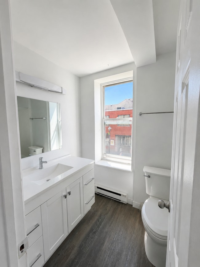 Building Photo - 2 Bed 1 Bath unit for rent