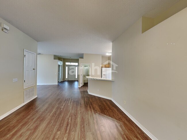 Building Photo - 875 Sedgewood Cir