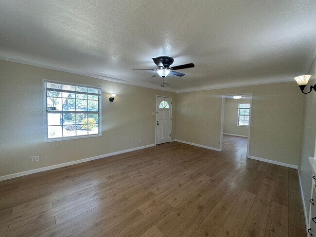 Building Photo - 302 Covena Ave