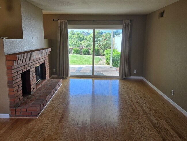 Foto del edificio - Great Home With 3 Bedrooms & 2.5 Bathrooms...