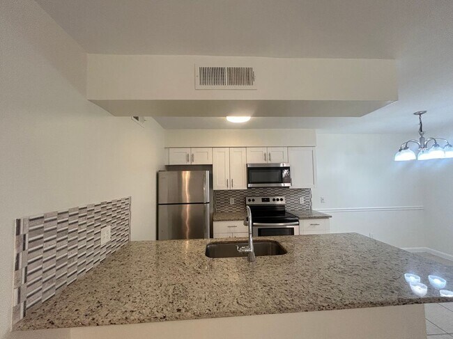 Foto del edificio - 5305 Summerlin Rd