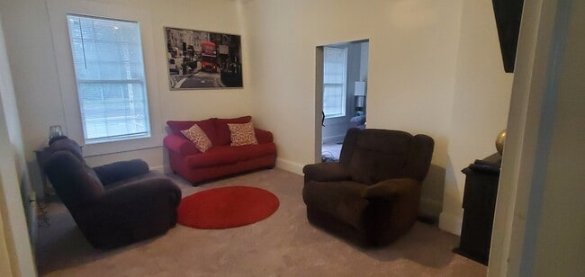 Salón - 4265 Floyd Rd