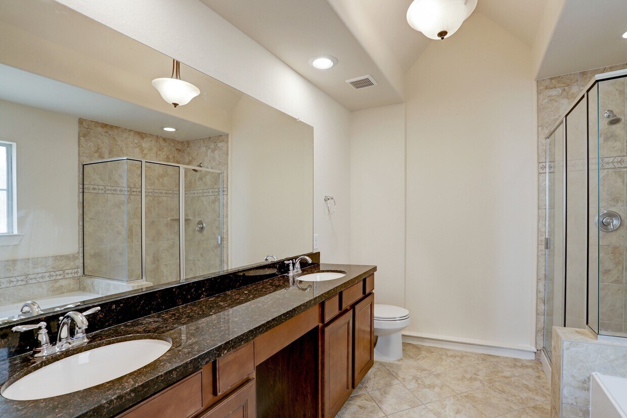 Building Photo - 10718 Clearview Villa Pl