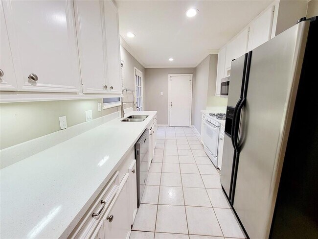 Foto del edificio - 4811 Wedgewood Dr