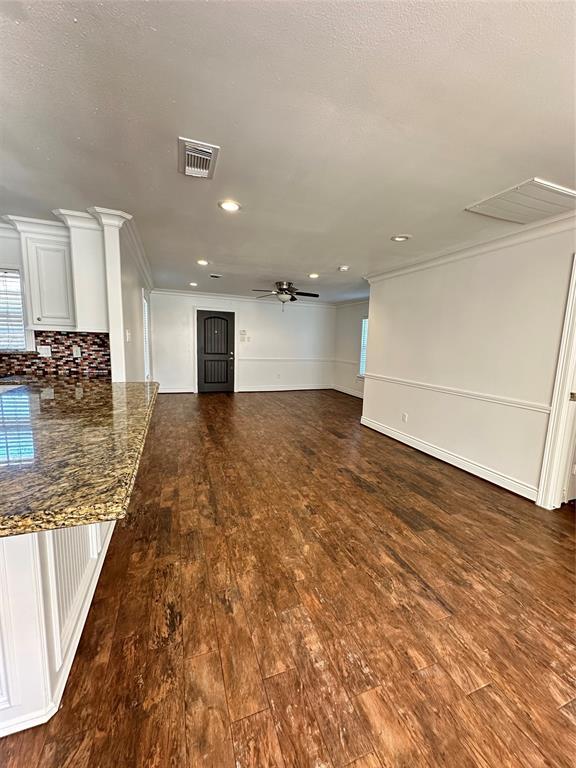 Foto del edificio - 8246 Lanham Ln