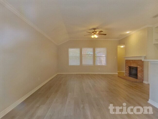 Foto del edificio - 143 Redbud Dr