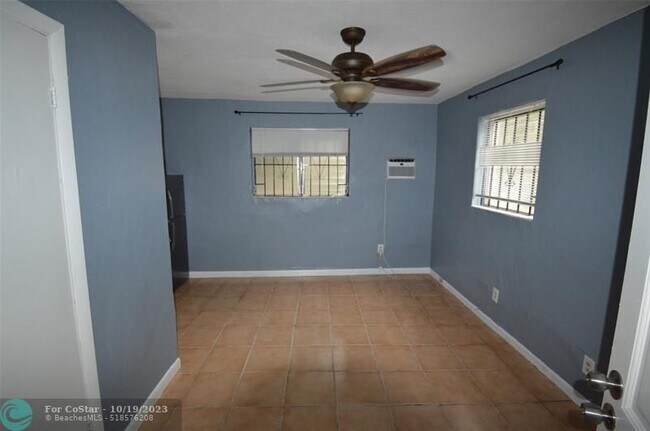Building Photo - 807 Phippen Waiters Rd