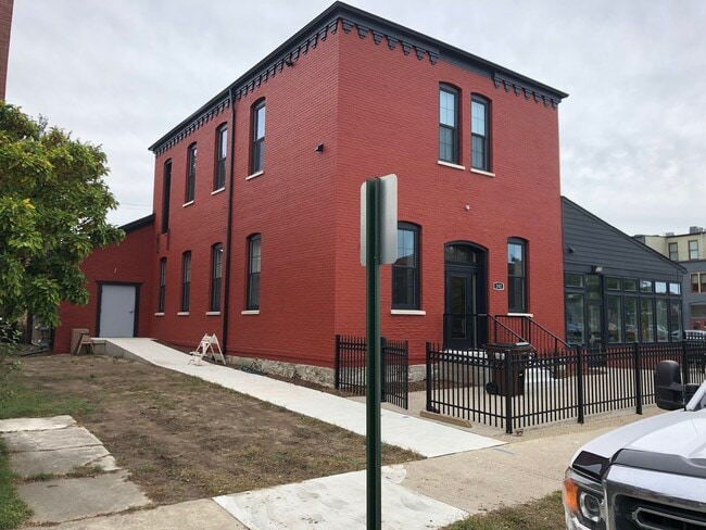 2nd floor apt - 34 W Front St