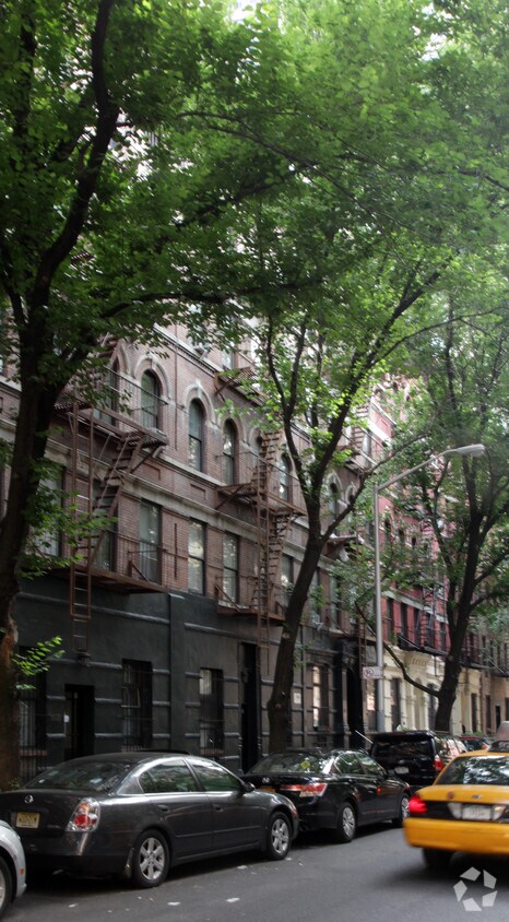 Primary Photo - 327 E 92nd St