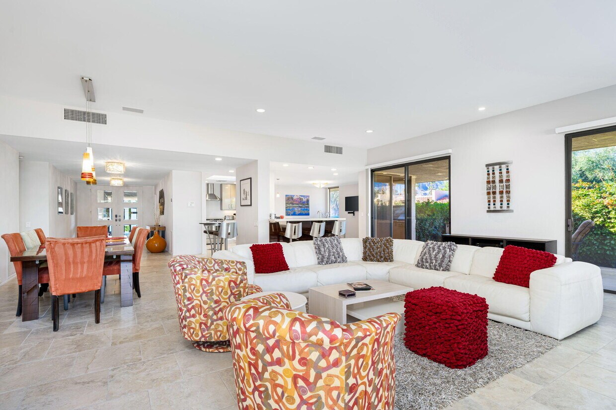 Foto principal - 43 Cornell Dr