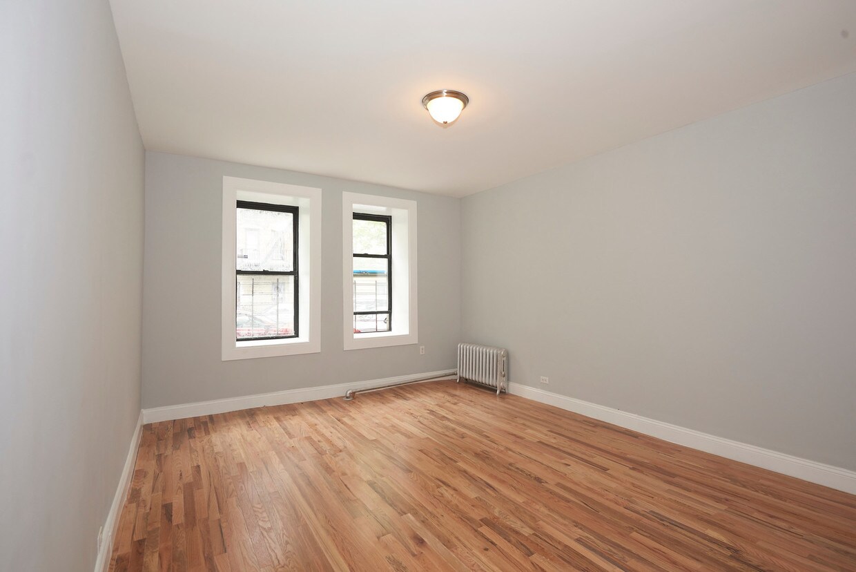 Primary Photo - 950 Bronx Park S