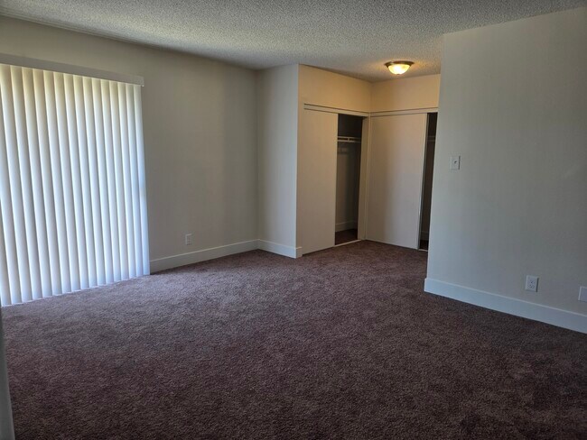 Suite principal con dos armarios - 5530 Ackerfield Ave