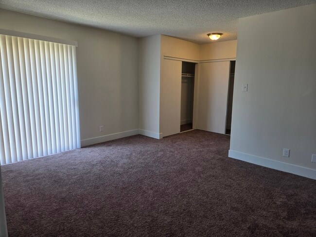 Master suite with two closets - 5530 Ackerfield Ave