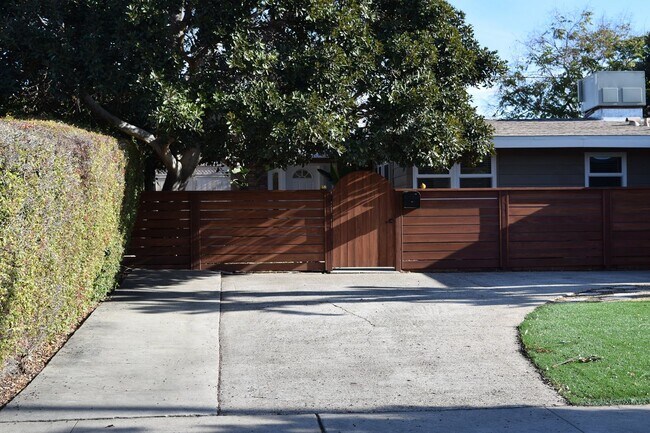 Foto del edificio - 3BR 2BA San Carlos Home - Vinyl Flooring, ...