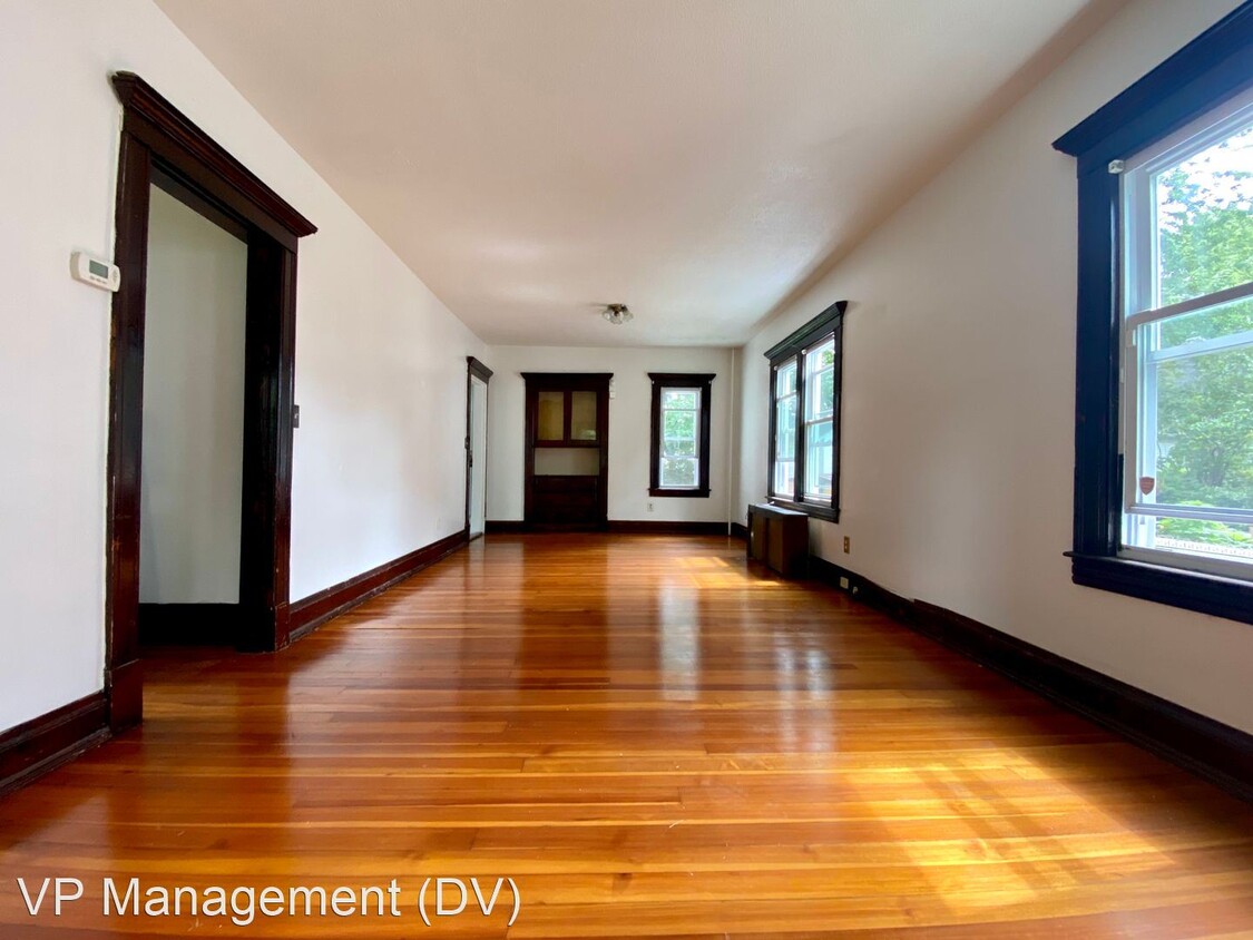 Foto principal - 3 br, 1.5 bath House - 17 Primrose St